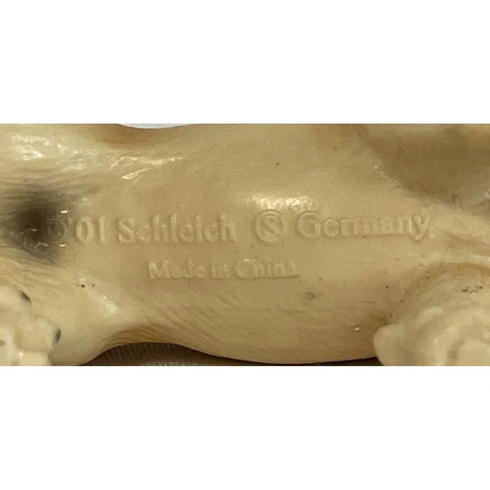 2001 Retired Schleich Dog Yellow Lab Labrador Toy Pre-owned Very Good Condition